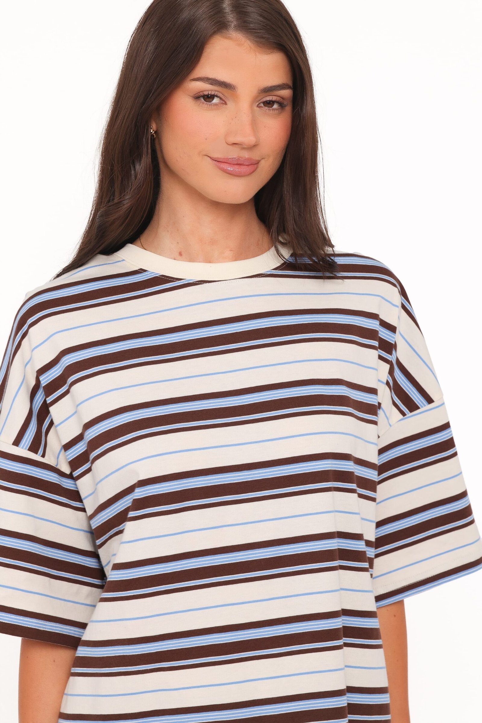 Striped Oversized Tee and High Rise Shorts Set with Drawstring Waist - Image 4